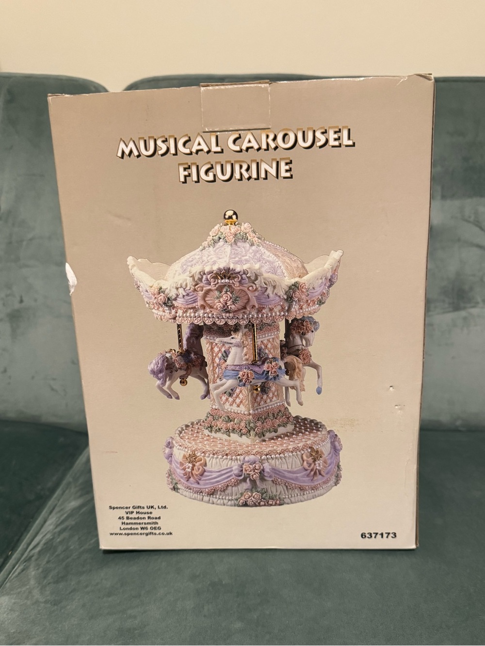 NWT Vintage musical carousel figurine (The Serenity Collection)